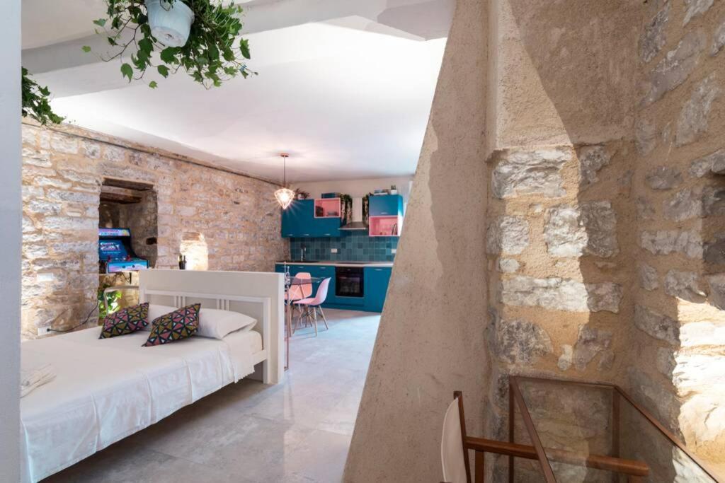 Cornelia Cavern Cosy Studio Apartment In Spello Kültér fotó