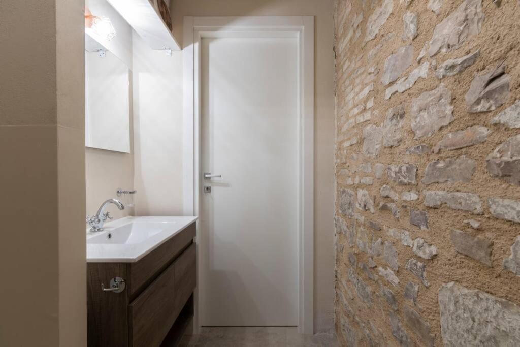 Cornelia Cavern Cosy Studio Apartment In Spello Kültér fotó